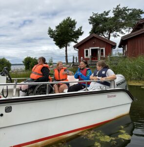 Deltagare i den anpassade motorbåten