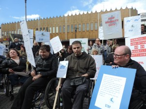 Manifestation tillsammans med Unga Rörelsehindrade, DHR och STIL